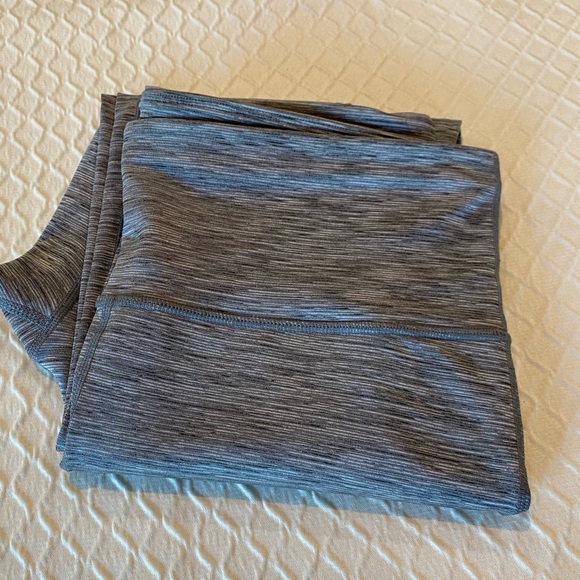 GAP Heathered Gray Women's Crop Leggings. - Picture 9 of 9